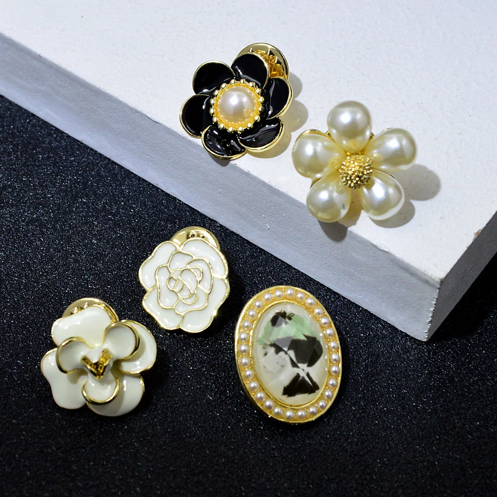 

CINDY XIANG 5pcs/set Enamel Flower Brooch Pins Safety Pin Flower Cuff Security Collar Studs Vintage Pearls Shirt Button Brooches