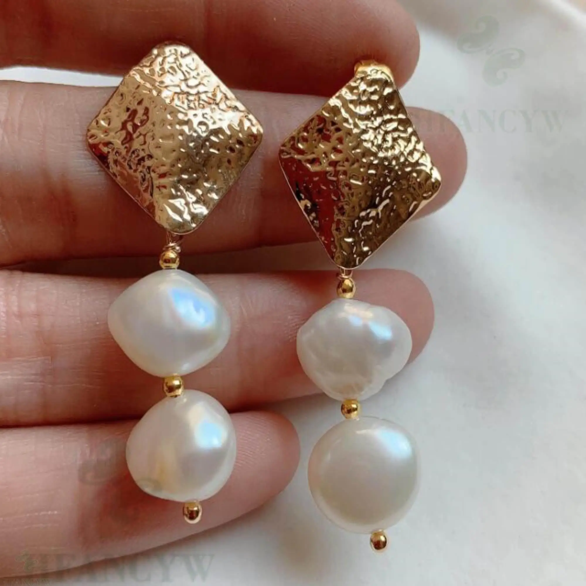 

Белые жемчужные серьги в стиле барокко, 18 К, серьги-гвоздики, ювелирное изделие, подарок на свадьбу, необычные серьги с ушками, безупречные AAA...