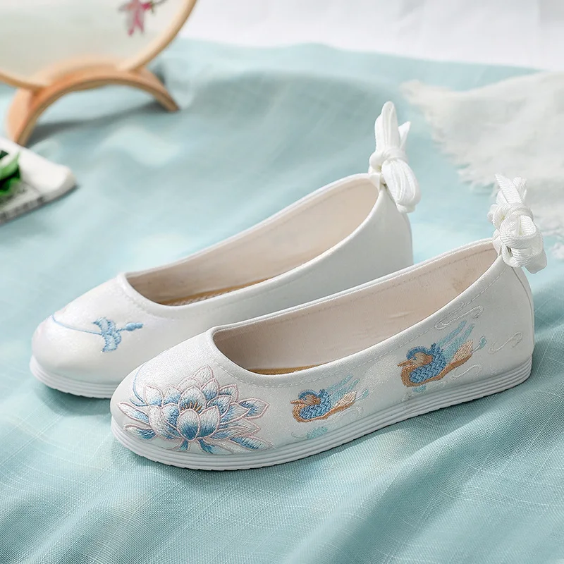 

Hanfu Embroidered Shoes Melaleuca Sole Cloth Shoes Lace Spring and Autumn Dance Cloth Shoes Wholesale