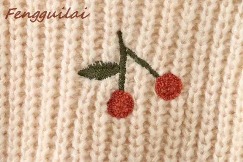 Свитер женский осенне-весенний вязаный с вышитым вишневым узором |