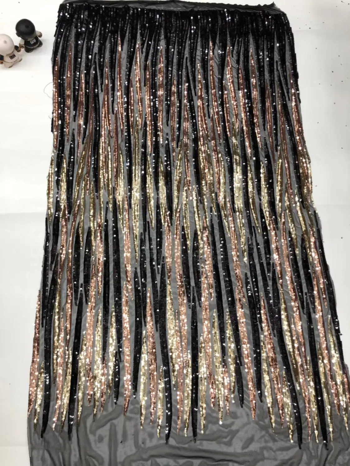 Новейшая разноцветная кружевная ткань с пайетками современный дизайн