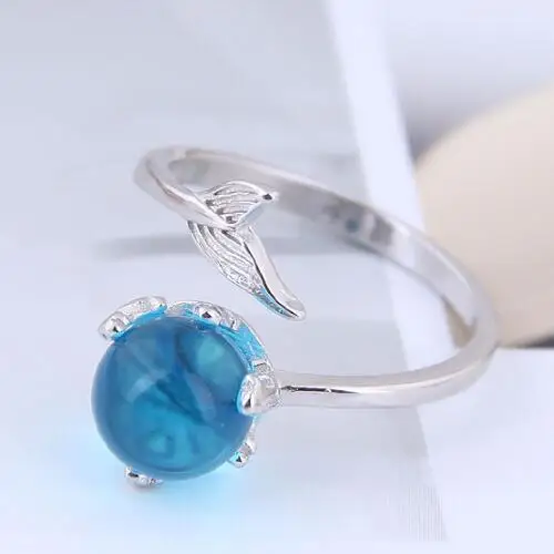 Женское серебряное кольцо с натуральным камнем круглые бусины в форме рыбы