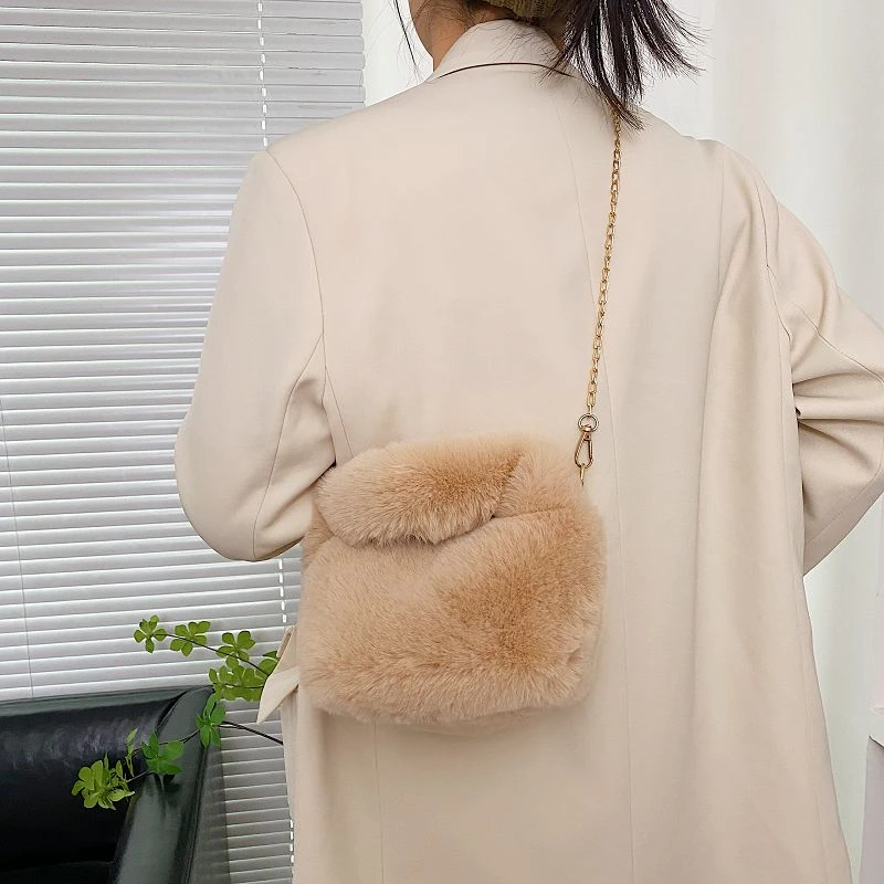 

Plush Dumpling Bag Soft Fluffy Tote Bags For Women 2021 New Small Furry Luxury Designer Handbag Solid Faux Fur Cloud Bag Chains