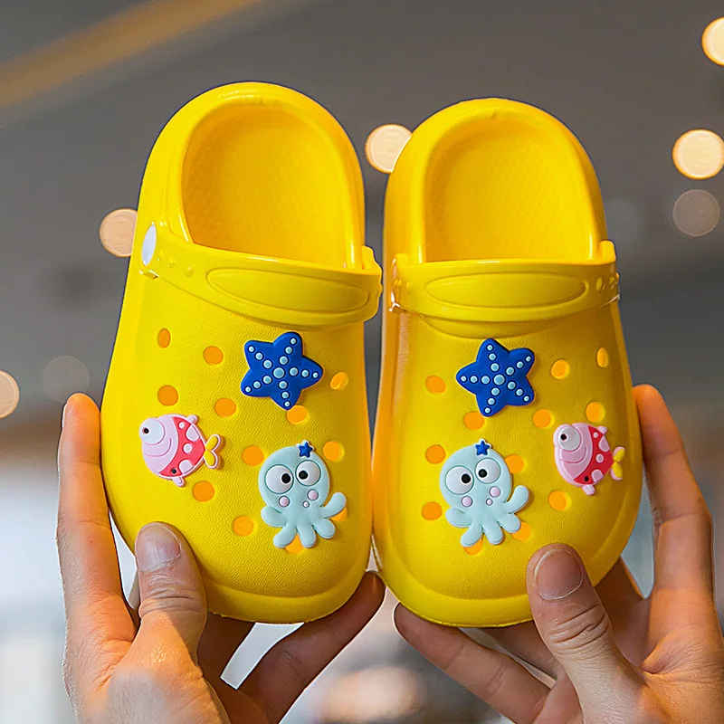 Slippers for Boy Girl Summer Sandals Flat Shoes Mules & Clogs Children Cartoon Non-Slip Home Bathroom Cute Kids Slides Beach