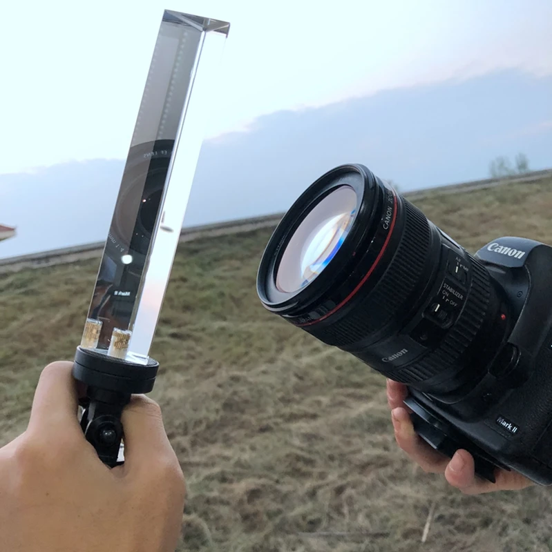 

Треугольная призма из кристаллического стекла с подставкой