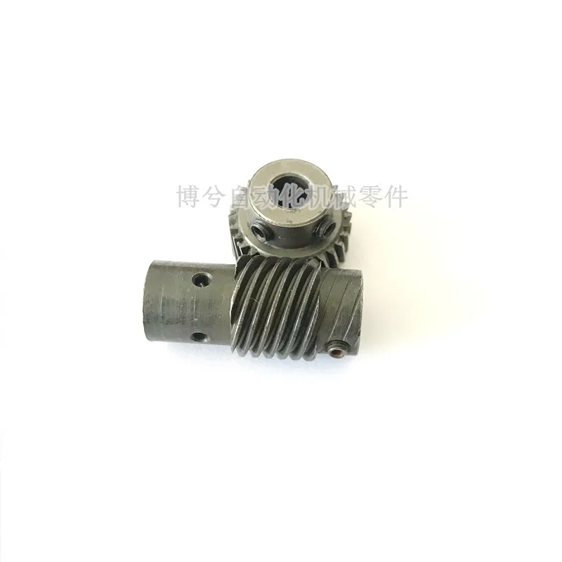 Демонтаж оборудования металлический червячный редуктор модуль 90 градусов