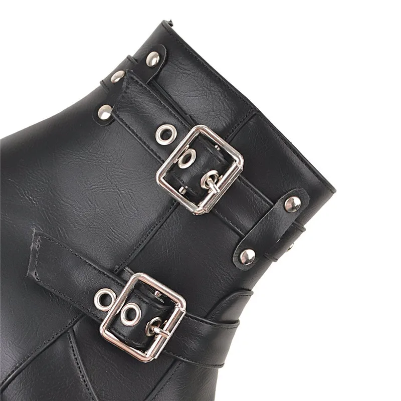 Женские ботинки с заклепками пряжками и ремешками на среднем блочном каблуке