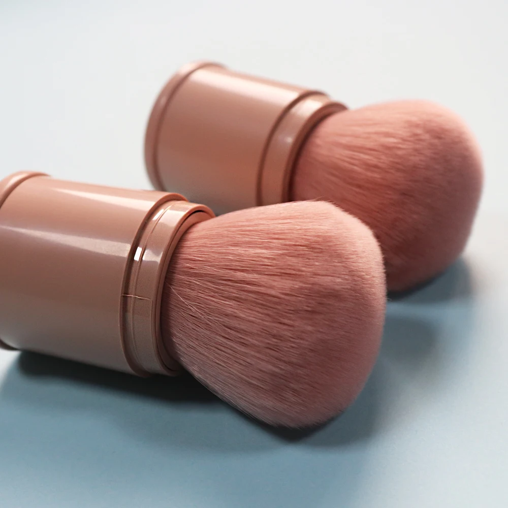 Телескопическая розовая мягкая синтетическая щеточка для макияжа с чехлом