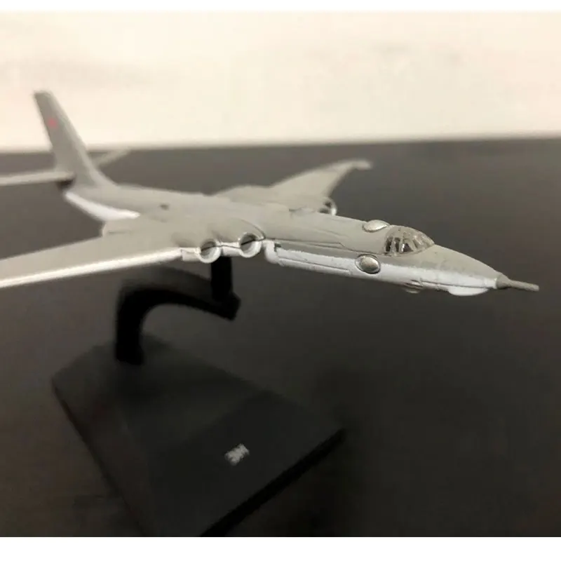 

1/400 Scale Military Model Toys Russia M-4 Bison Strategic Bomber Diecast Metal Plane Model Toy For Collection,Gift,Kids