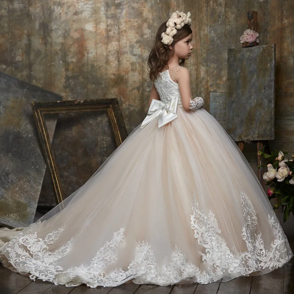 

Flower Girl Dress Princess Ivory Lace Applique Tulle Satin Bow Ball Gown Baby Gown Long Sleeves First Communion Dress
