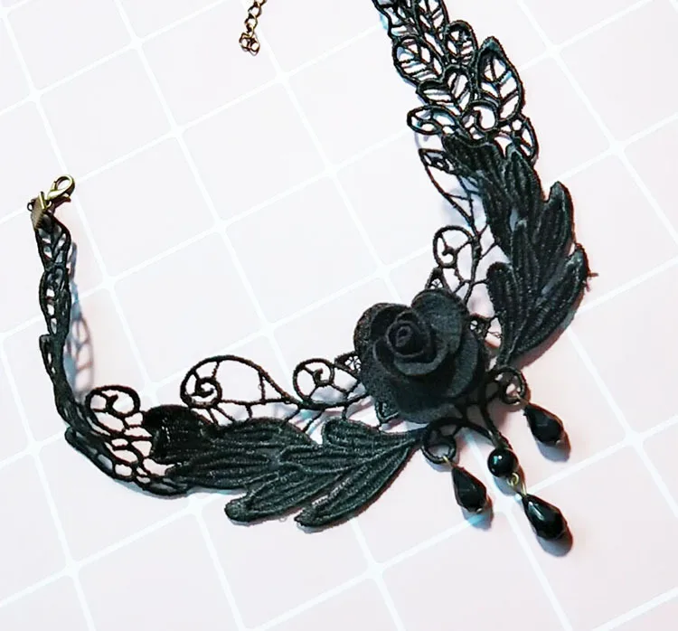 

100pcs / lot Japanese and Korean fashion jewelry retro lace hollow necklace neck chain New Choke original jewelry