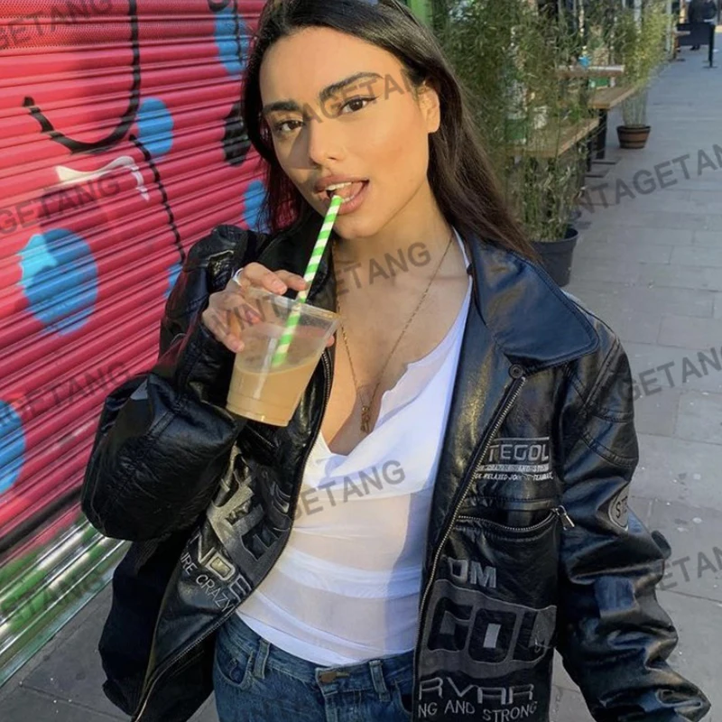 

Женская кожаная куртка с вышивкой в стиле ретро