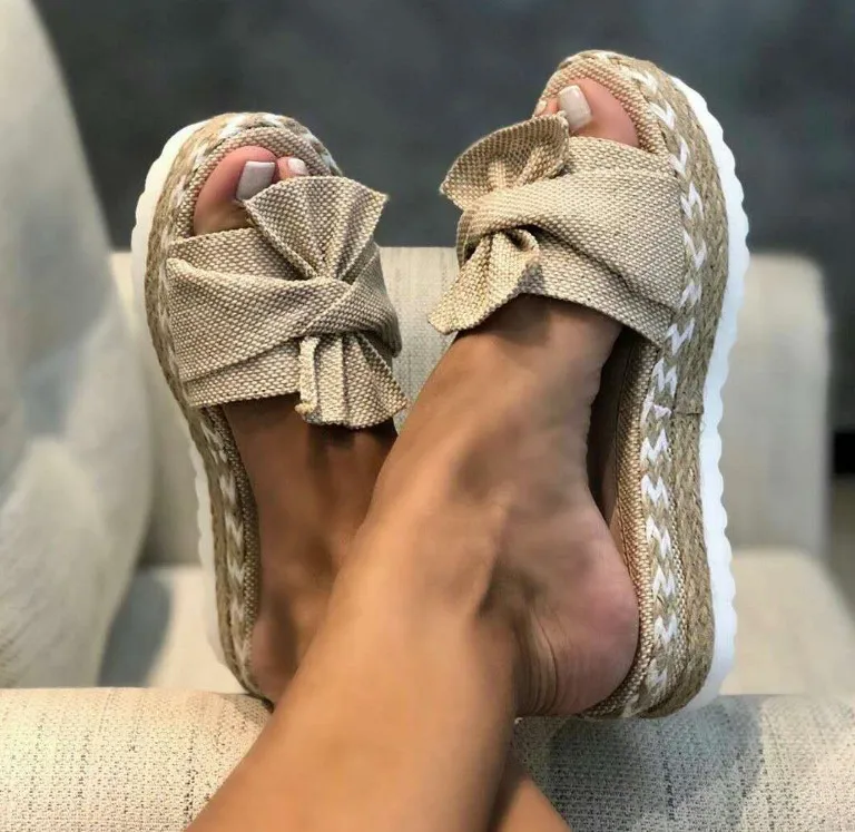 

Big Size House Slippers Platform Shoes On A Wedge Flower Slides Slipers Women Med Butterfly-Knot 2021 Floral Fabric PU Rubber Bu