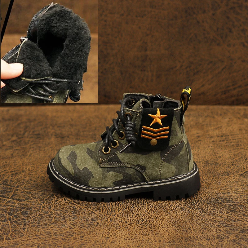 army green with fur Детские осенние и зимние ботинки martin из натуральной кожи; Новые камуфляжные ботинки с мягкой подошвой для мальчиков и девочек; модная детская обувь на молнии сбоку - Цвет: army green with fur