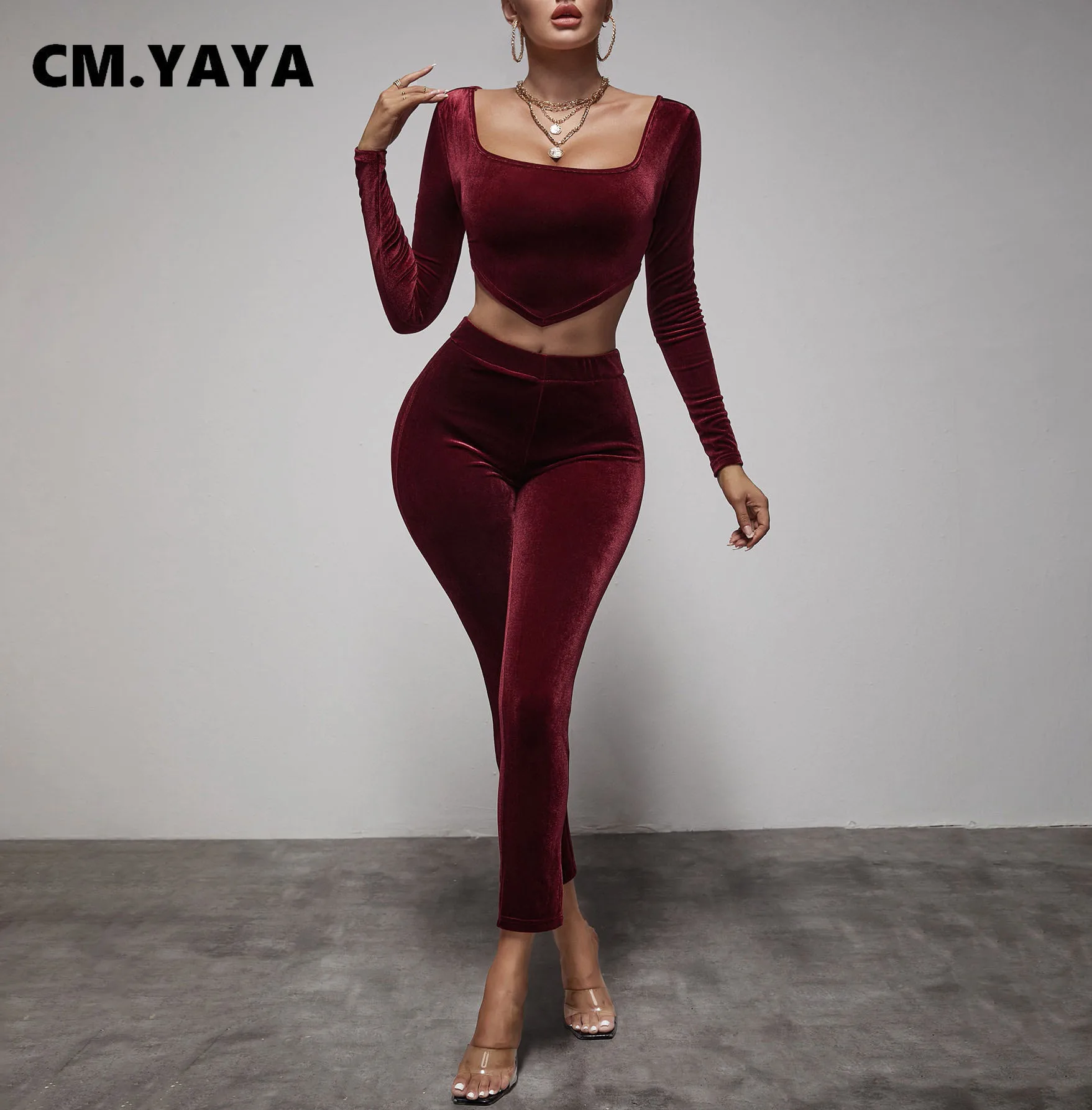 

Осенне-зимний уличный Женский бархатный комплект CM.YAYA, укороченный Топ с длинным рукавом и брюки, спортивный костюм, комплект из двух предме...