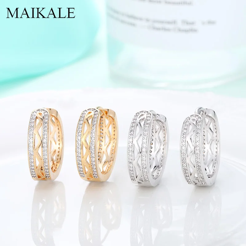 Женские серьги кольца MAIKALE круглые золотого цвета с отверстиями из циркония