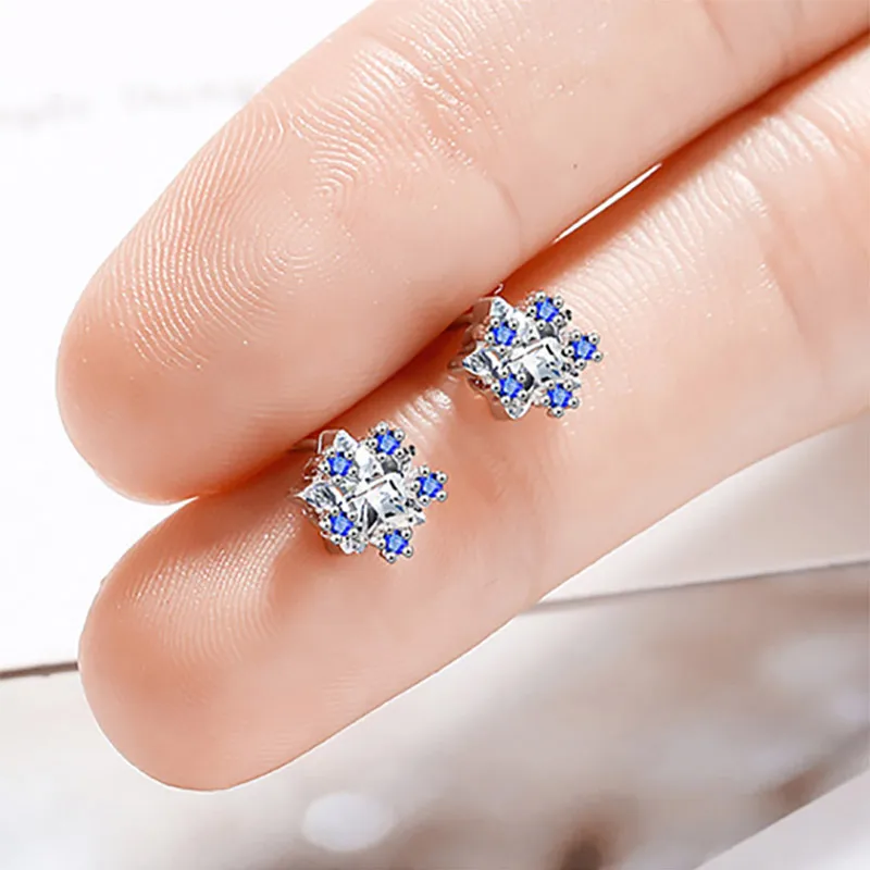 Простые серьги гвоздики в виде снежинок зрикон серебро 925 ювелирное изделие