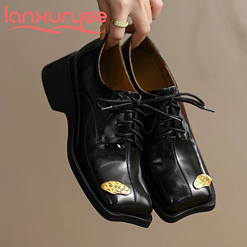 

Lanxuryee 2022 spring wedges fashion shoes sheep split leather strange toe metal cross-tied med heels England leisure pumps l52