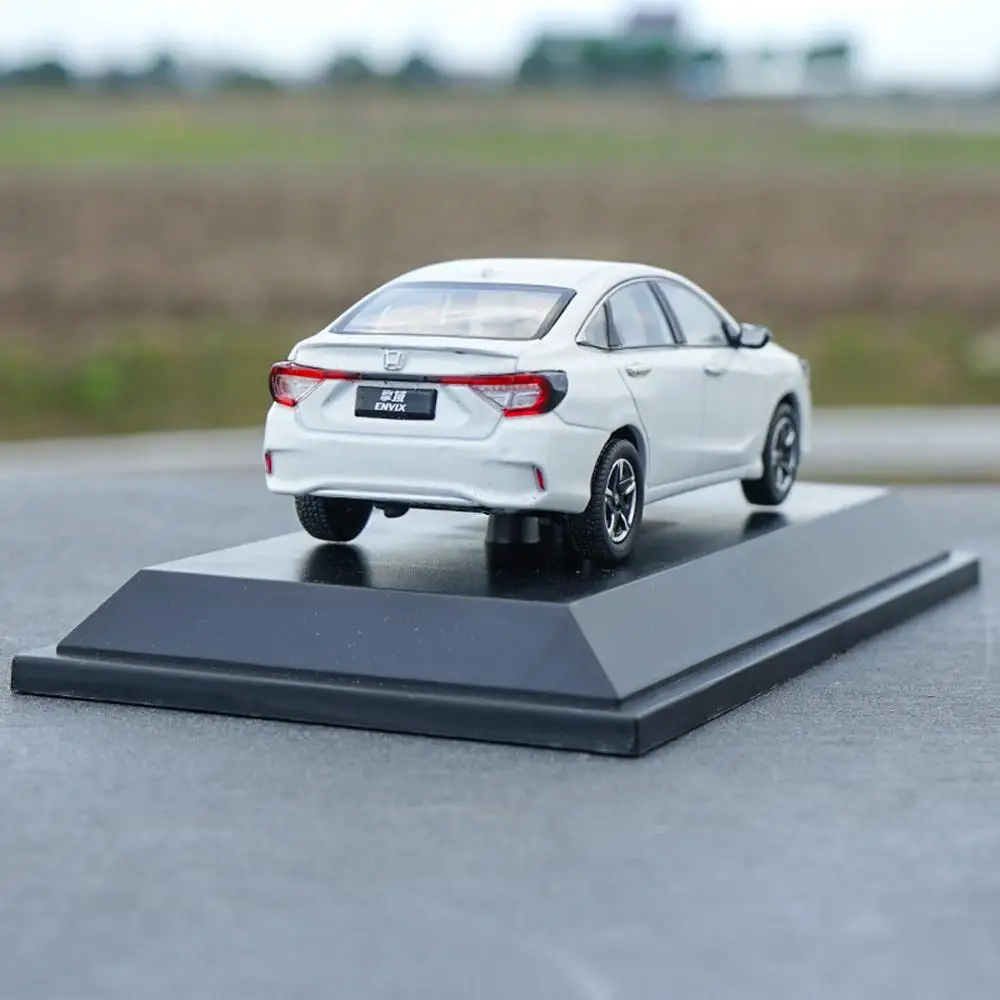 Коллекционная белая модель автомобиля Honda Envix в масштабе 1/43|Наземный транспорт| |
