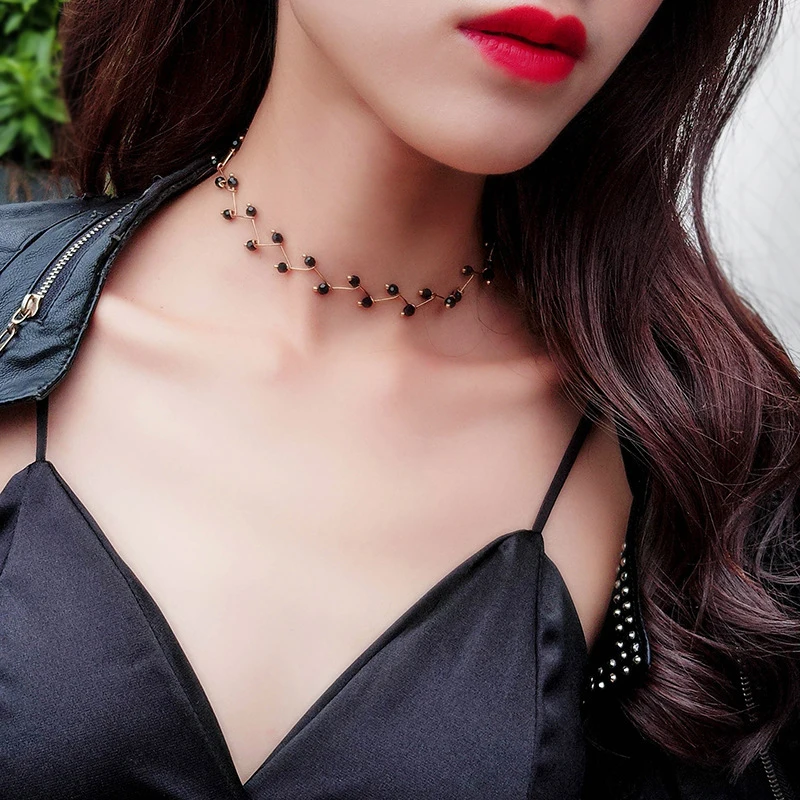 

Elegant Black Crystal Pendant Necklace For Women Classic Charming Ladies Choker Chain Accessories Fashion New Year Jewelry Gift