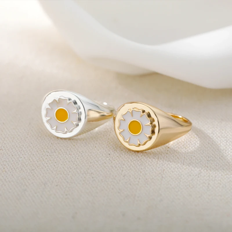 

Couple Color Punk Metal Ring for Women Korean Cute Enamel Daisy Finger Rings 2021 Trend Women Jewelry Accessories Party