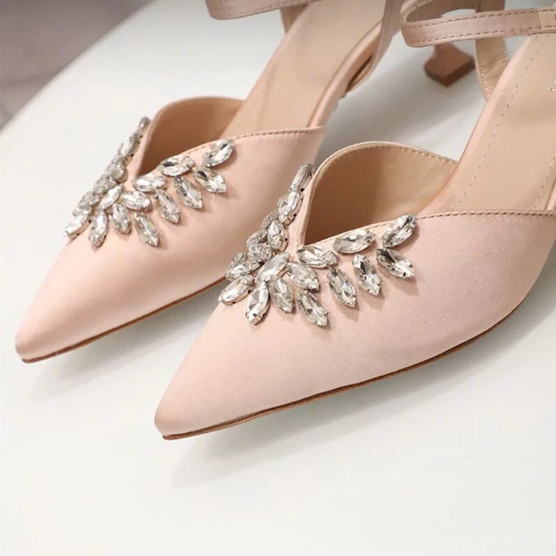 Однотонные остроносые сандалии стразы с пряжкой кристаллами и стразами