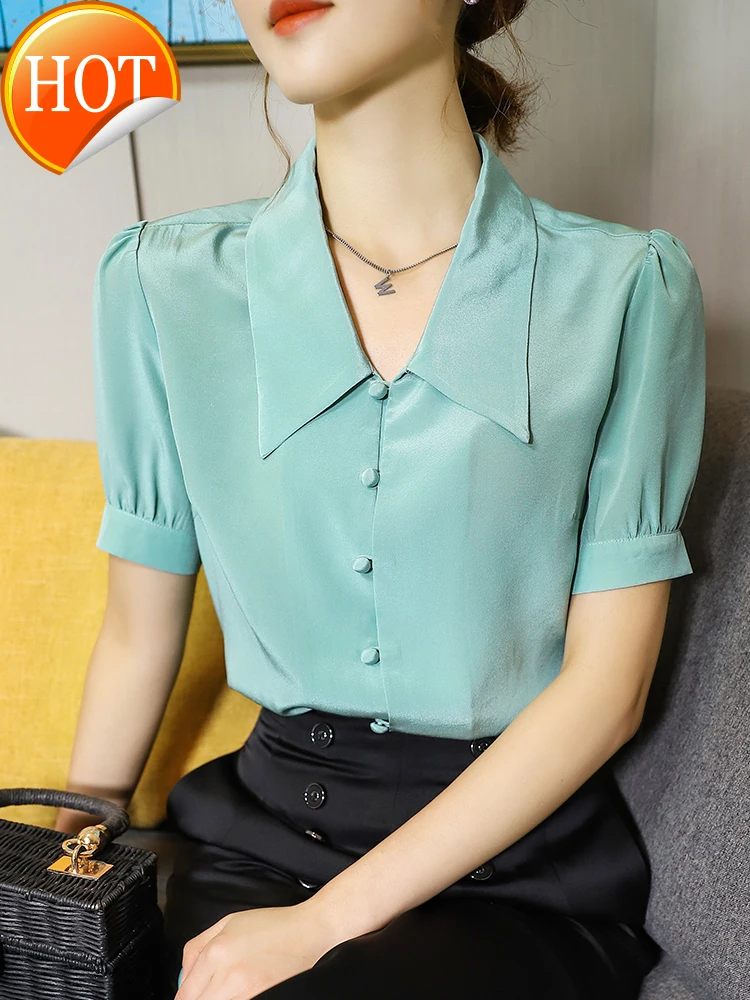 

Стильная французская шелковая зеленая женская рубашка с большими лацканами и пряжкой