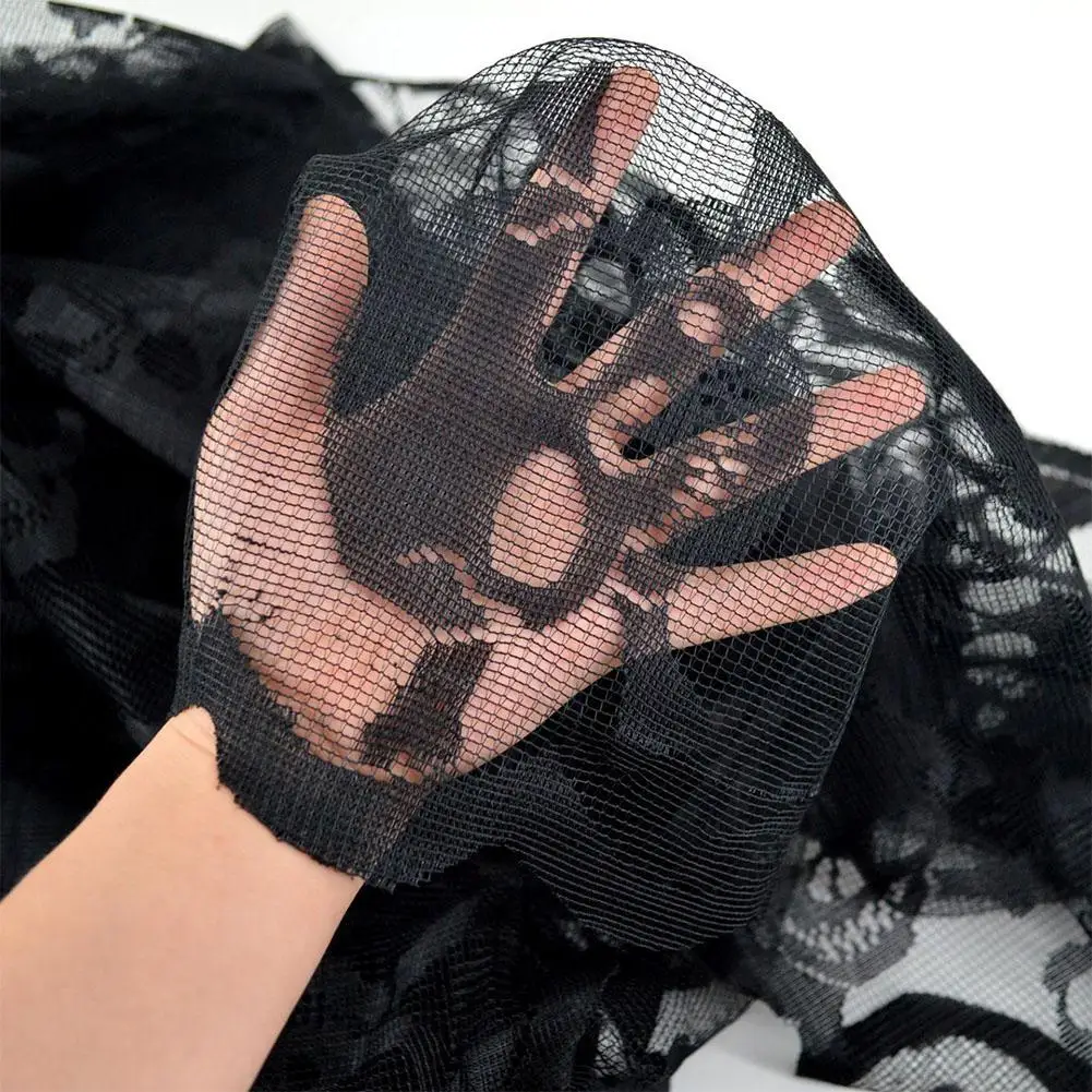 

Round Shape Skull Skeleton Pattern Lace Table Cover for Halloween Party Decor