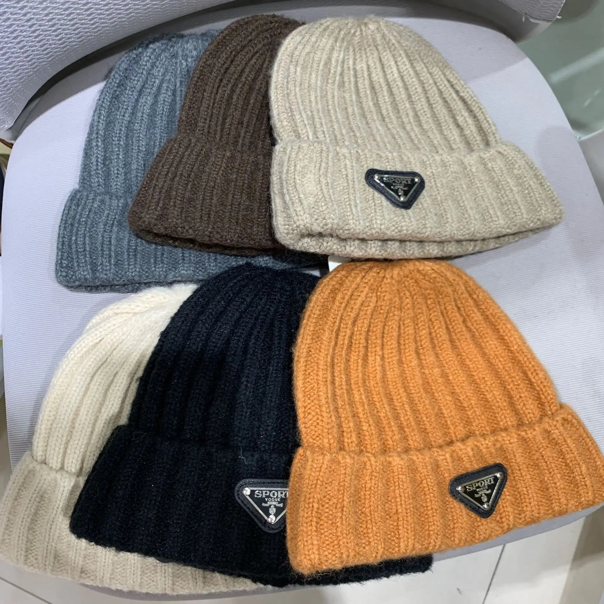 

Woolen hat female autumn and winter Korean version ins wild casual sweet Japanese letter patch net red knitted hat