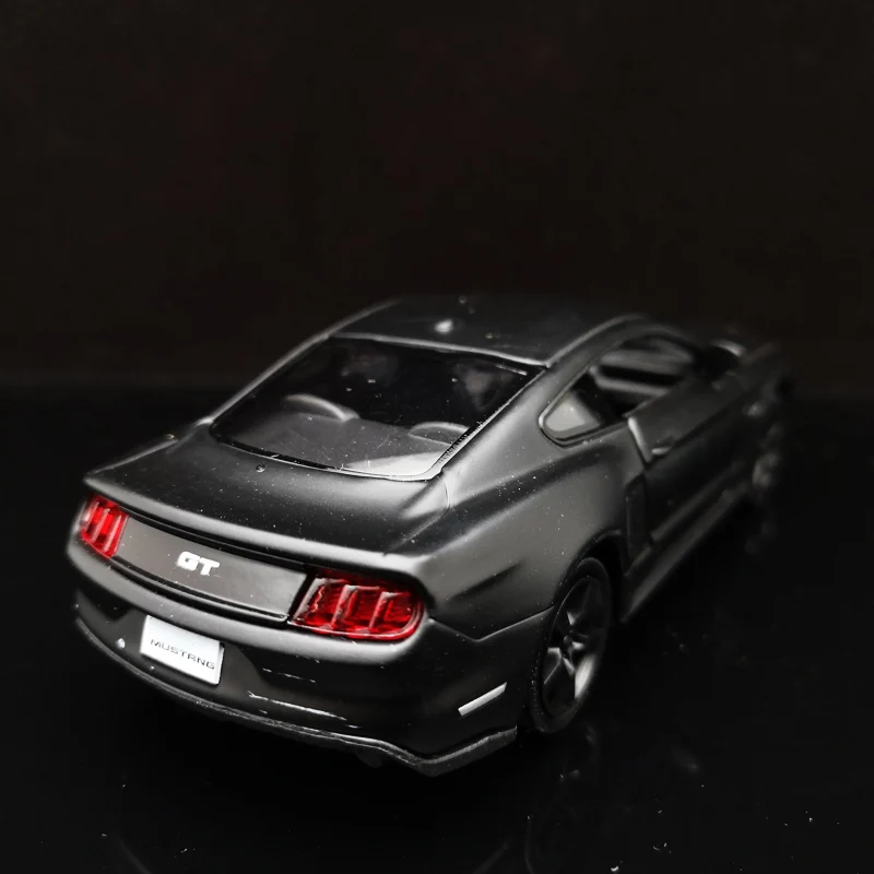 Модель автомобиля Ford mustang GT 1/36 в масштабе Отлитая под давлением игрушечная