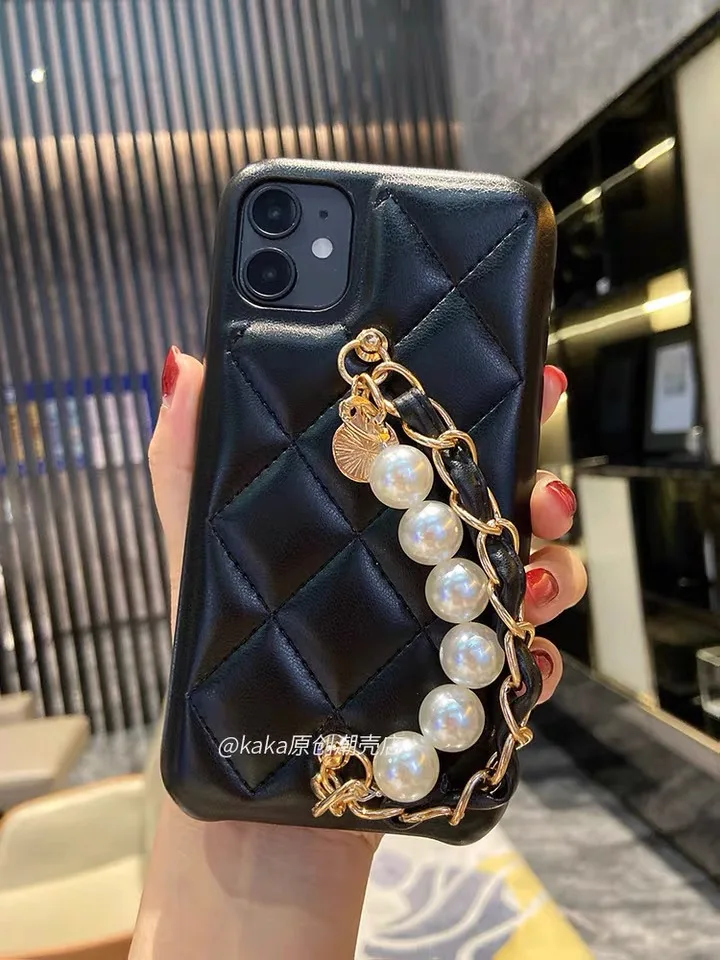 

Suitable for iphone11promax mobile phone shell leather three packs of soft shell small fragrance pearl bracelet