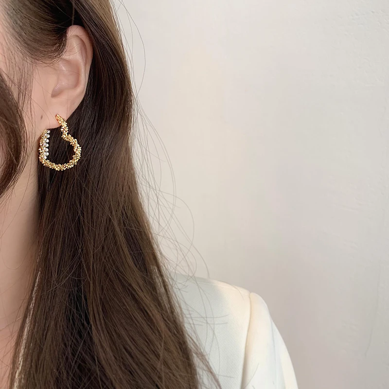 

Высококачественные серьги с жемчугом в форме сердца, новинка 2021, модные элегантные серьги, женские онлайн-авторитетные одинаковые Роскошны...