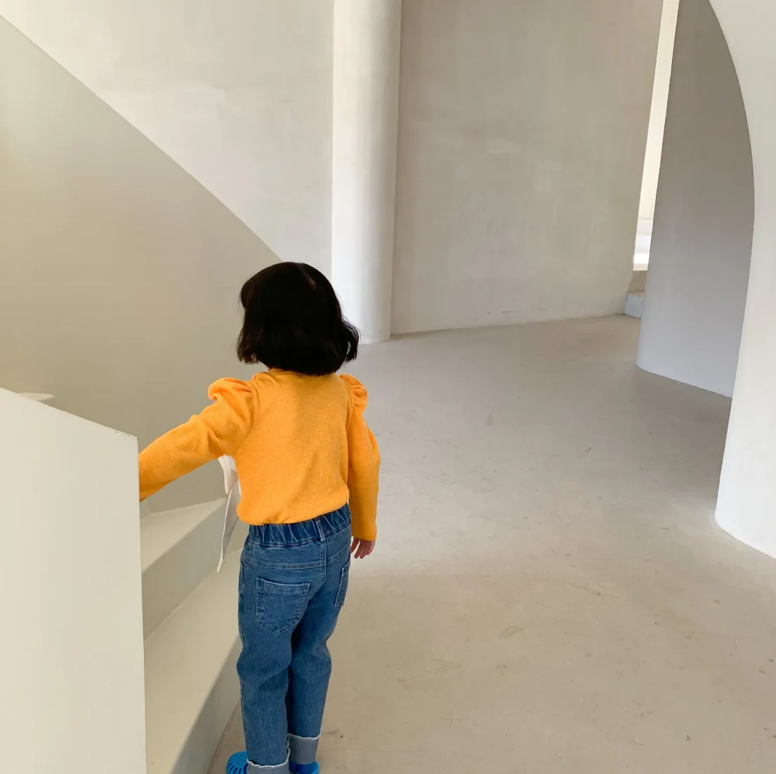 

Children 2021 spring new T shirt Korean children chest big bow fashion bubble sleeve top