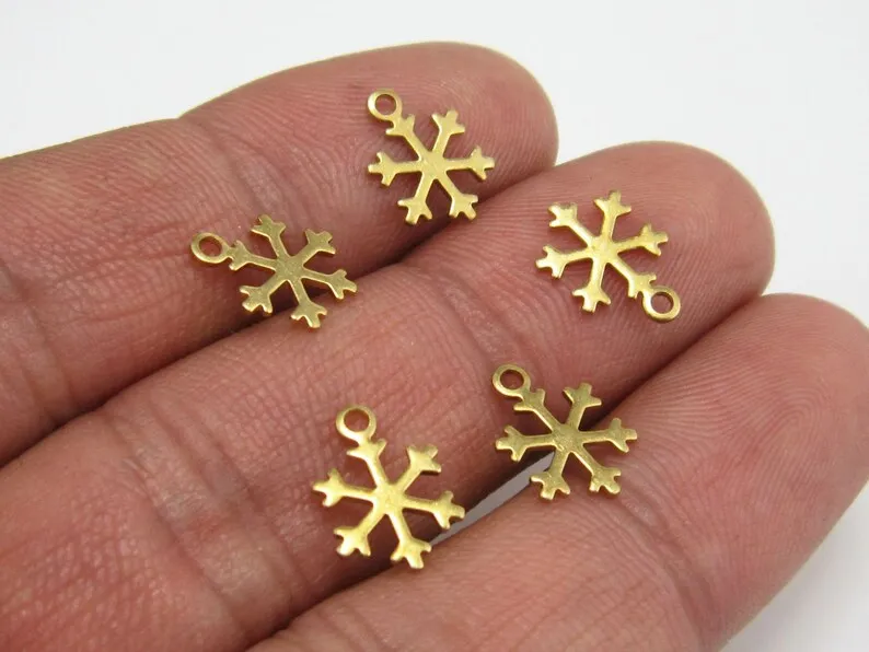 

30pcs Brass Snowflake pendant Tiny brass earring dangle charm 11.4x8.5x0.7mm Small sekka findings R1589