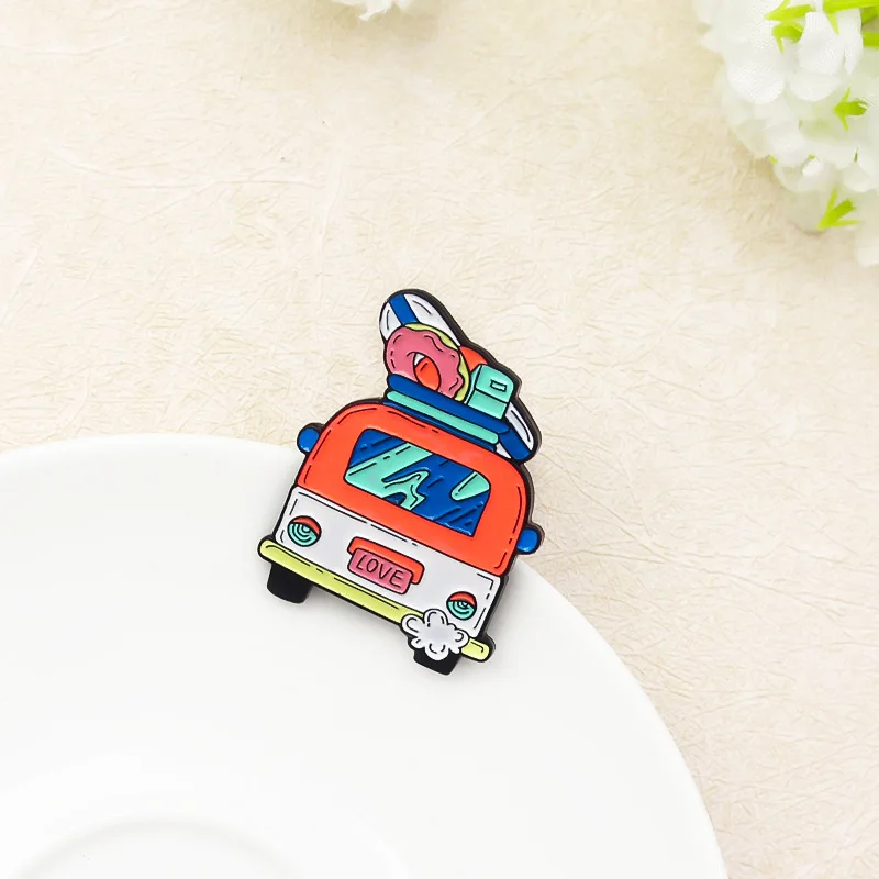 

Love License Plate Happiness Bus Car Shape Metal Enamel Brooch Pink Fashion Seaside Vacation Car Shape Badge Pin Jewelry Gift