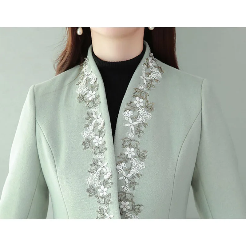 

New Women Woolen Coat Winter Thicken Noble Keep Warm Jacket Retro Embroidered Long Windbreaker Plus Size Female Outerwear W2289