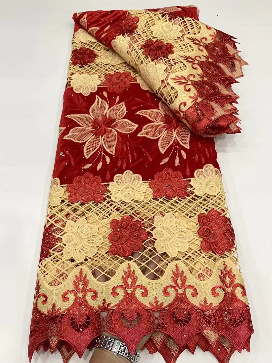 

(5 ярдов/шт.) Высокое качество Красный и кремовый Африканский большой шнур кружево мягкий бархат гипюр кружевная ткань для привлекательного ...