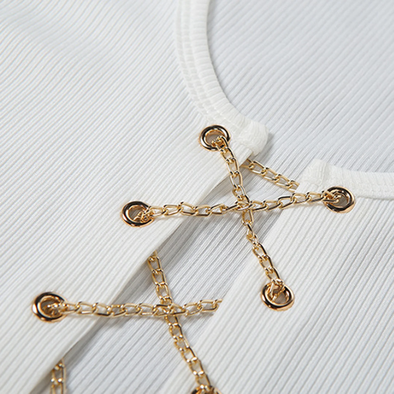 Женская летняя одежда короткий топ на шнуровке с металлической цепочкой костюм