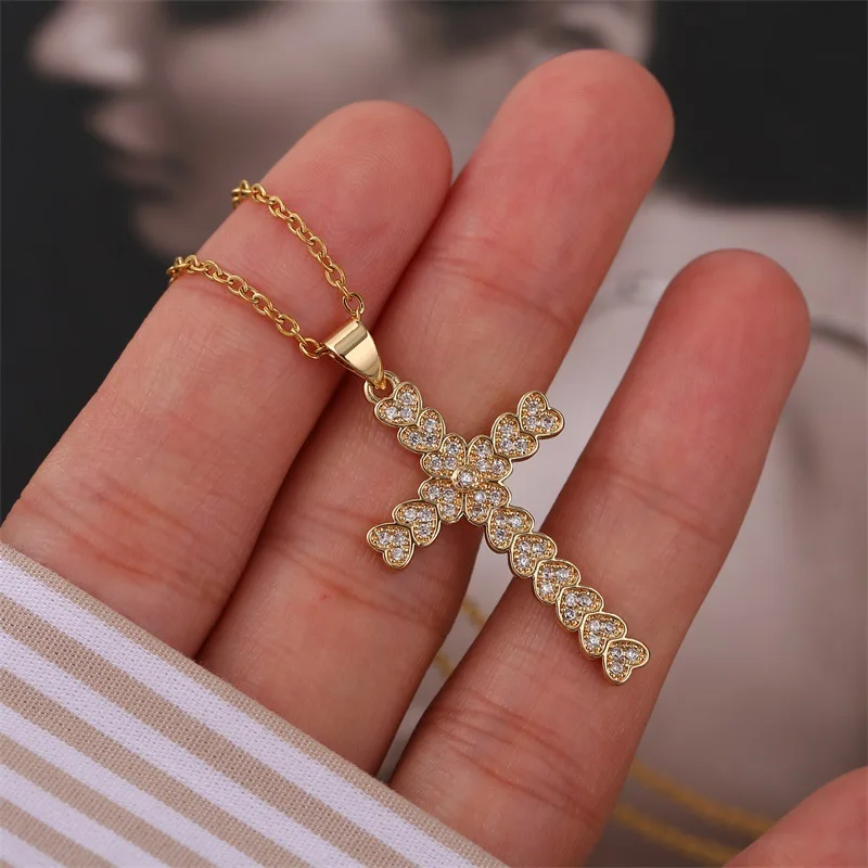 

Classic Luxury Ladies Fashion 18K Gold Necklace Inlaid Zirconium Cross Love Necklace Party Jewelry Anniversary Gift