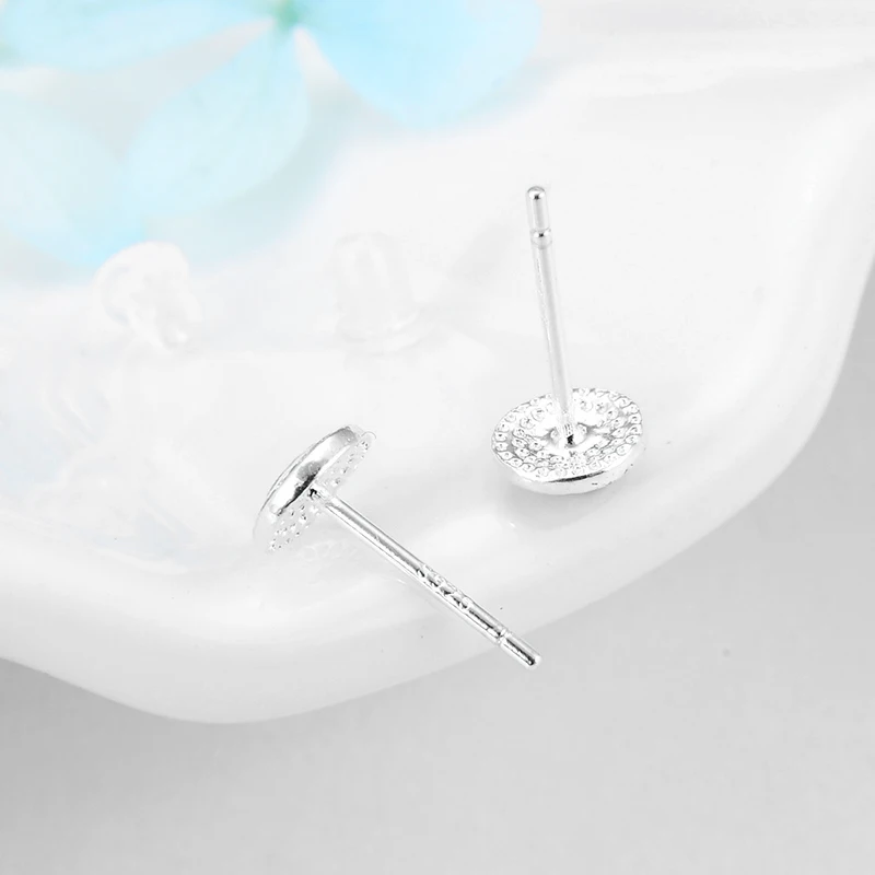 Женские серьги гвоздики из серебра 925 пробы с изображением Капитана