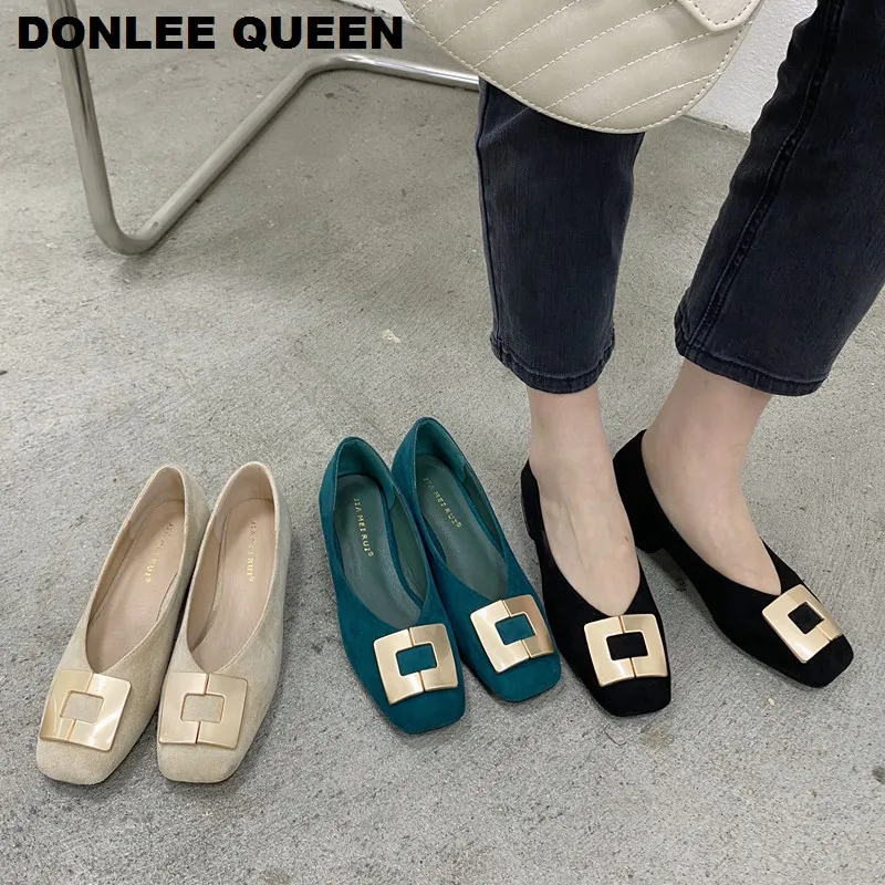 2020 модные женские туфли с металлической пряжкой на низком каблуке сезон весна