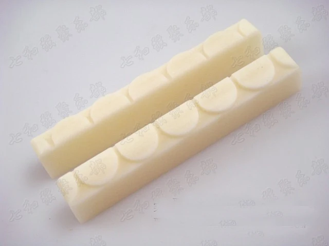 

5 шт. костяная Классическая гитара 6-струнная шлицевая гайка (размер 52x6x9 мм) Классическая гитарная гайка