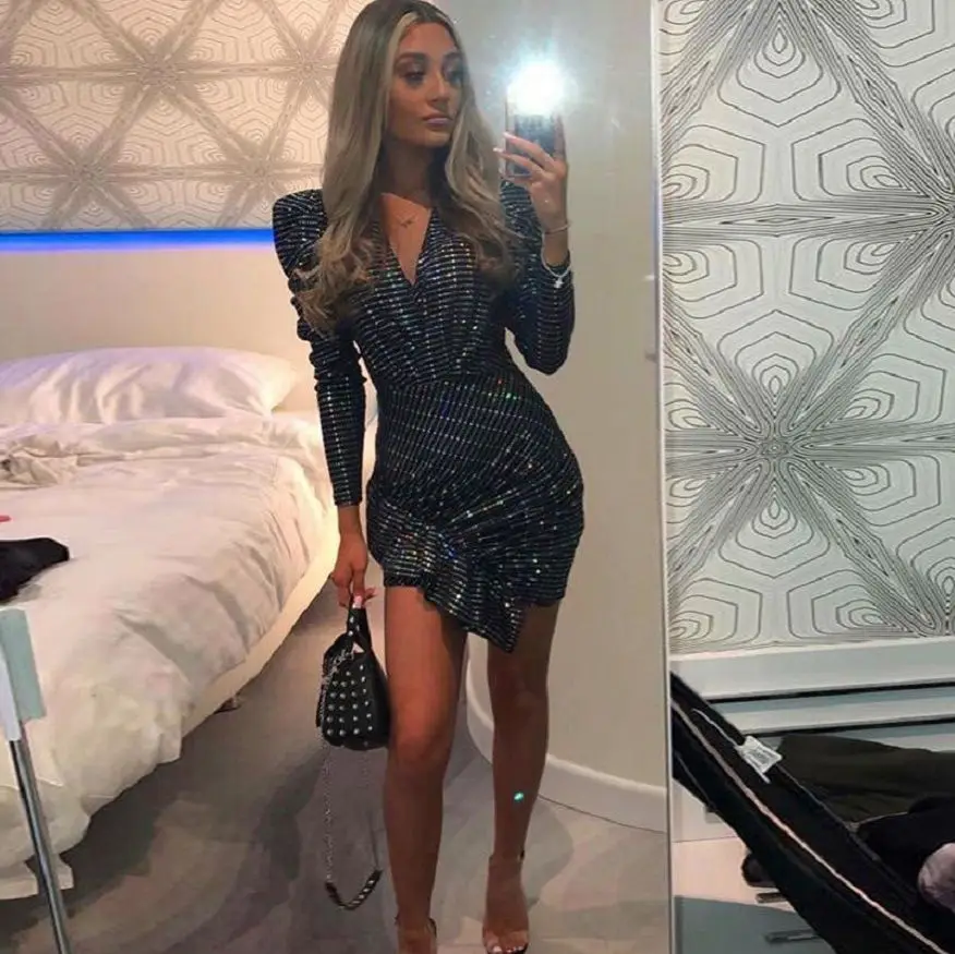 Женское короткое платье с длинным рукавом черное золотистое винно красное V