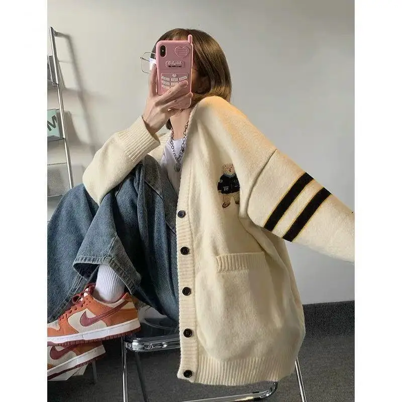 

2021 autumn and winter new sweater bear postman lazy wind sweater sweet cardigan jacket loose outer wear college wind sweater