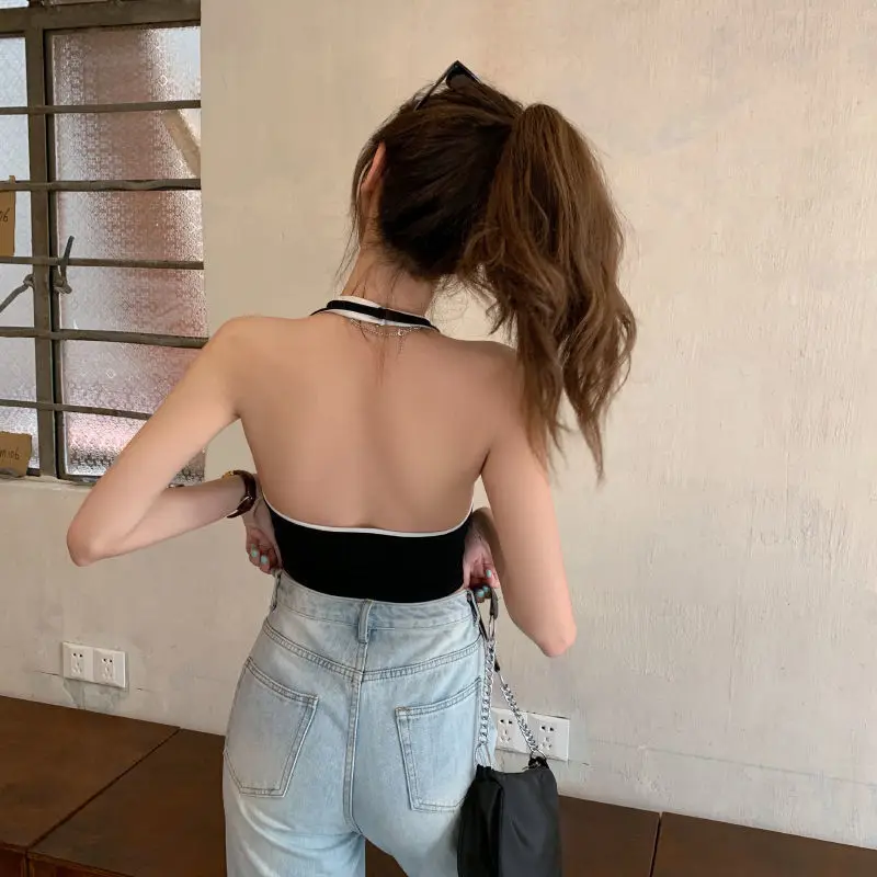 Женский укороченный топ с открытой спиной |