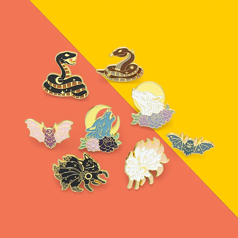 

1PC Cute Animal Enamel Pin Fox Bat Wolf Snake Starry Brooches for Women Backpacks Lapel Pins Punk Metal Badge Jewelry Gift