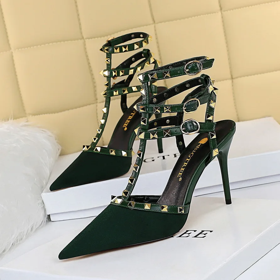 

2021 Women's Ankle Rivet Sandals New Summer Solid Color Buckle Fashion High Heels Flock Pointed Toe Sexy Party Shoes for Ladies