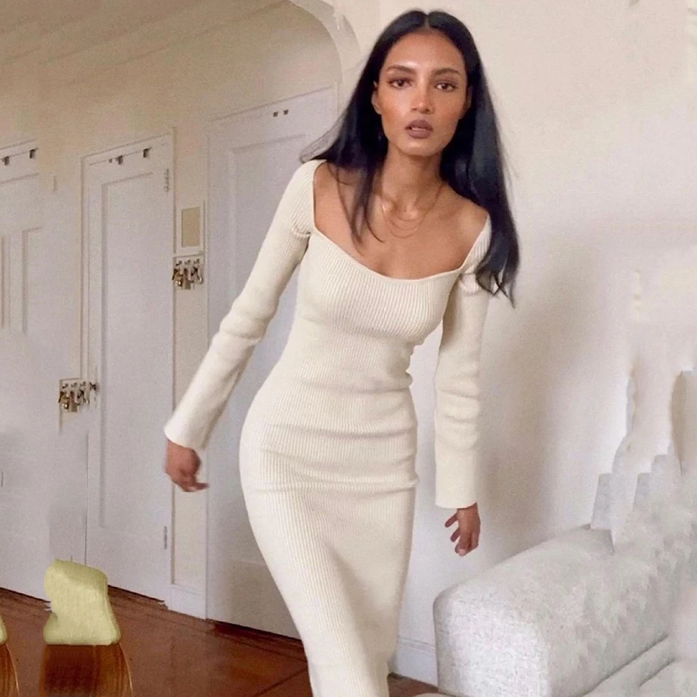 

Женское трикотажное платье-свитер без бретелек, с расклешенным рукавом