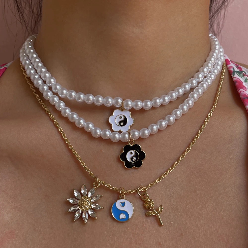

Flatfoosie Trendy New Flowers Letter Crystal Necklace for Women Punk Yin Yang Pistol Pendant Long Chain Necklace 2021 Jewelry