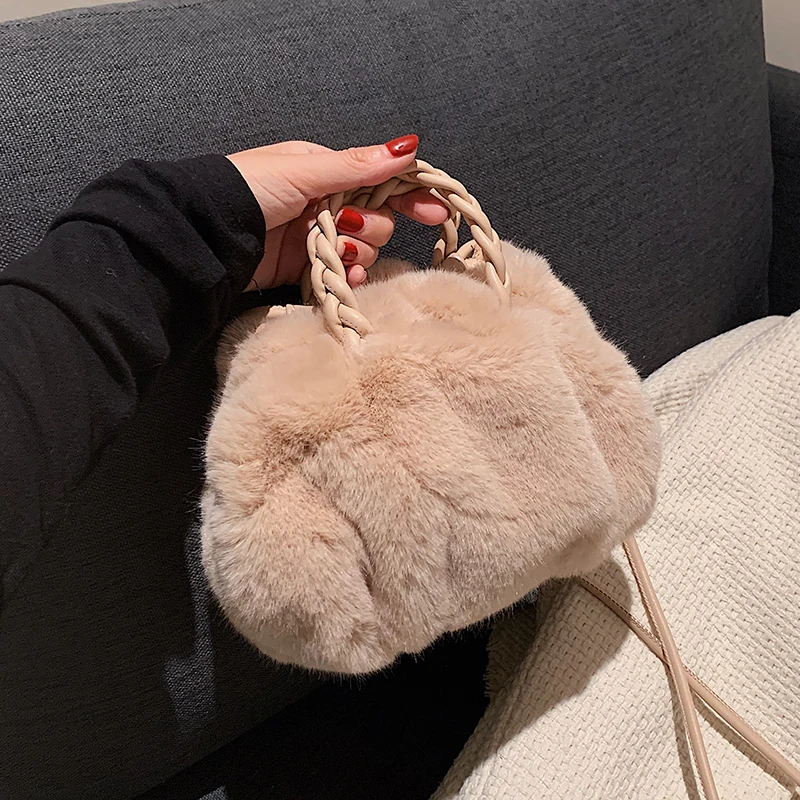 

Faux Fur Winter New Shoulder bag 2021 Korean Fashion Female Handbag Autumn Joker Messenger Bag Niche Plush Tote Furry Fluffy